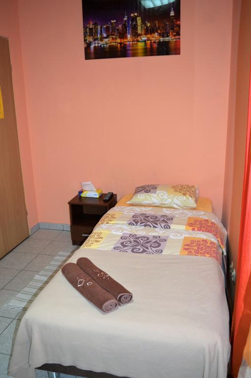 קרקוב Honey Hostel חדר תמונה